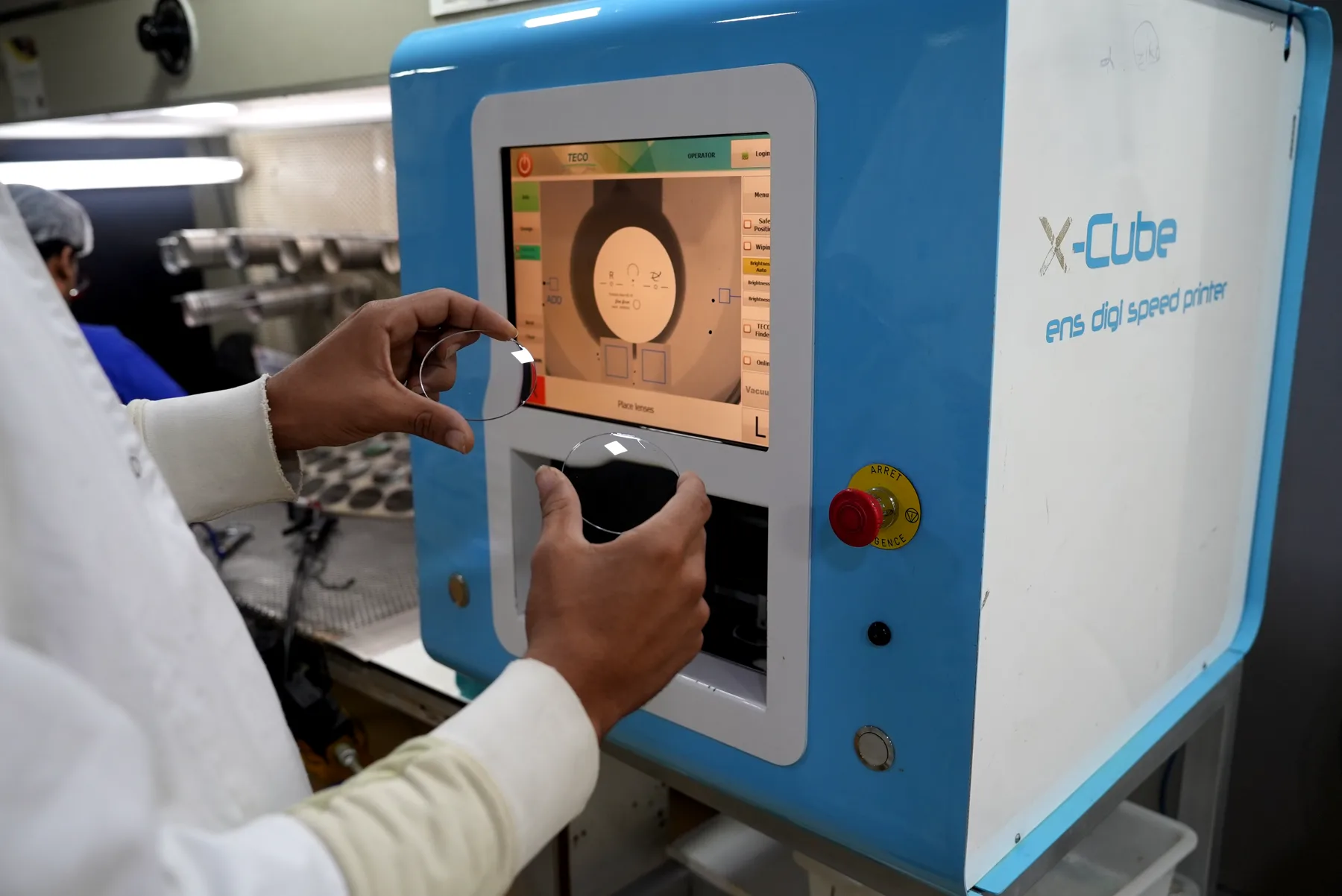 Technicien du laboratoire Multilens Groupe